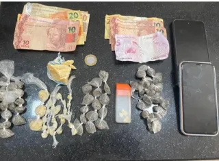 Adolescentes são apreendidos por tráfico de drogas no Bairro Pequi, em Eunápolis