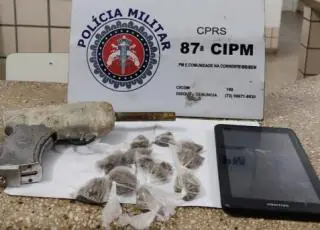 Adolescentes são detidos com simulacro de arma de fogo e drogas em Teixeira de Freitas