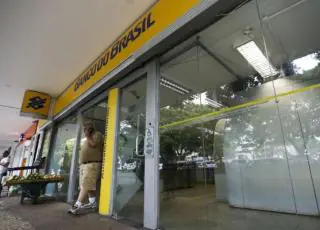 Agências bancárias têm hoje horário especial