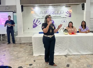 Agosto Lilás: Polícia Civil realiza palestra sobre violência doméstica em escola de Teixeira de Freitas