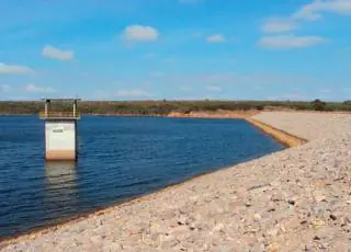 Água da Embasa que abastece cidades do extremo sul está contaminada por agrotóxicos, segundo estudo