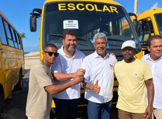 Alcobaça ganha novo ônibus escolar por meio do programa Caminho da Escola, do Governo Federal