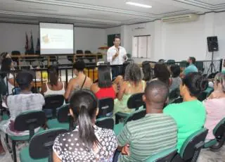 Alcobaça promove palestra sobre atendimento direto ao público