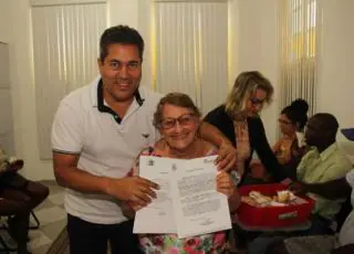 Alcobaça realiza entrega dos primeiros documentos de regularização fundiária de imóveis no município