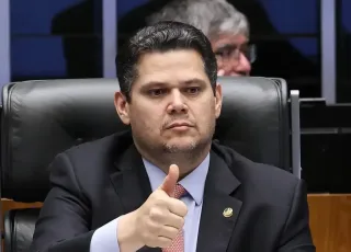 Alcolumbre destrava PEC do fim da 6x1 após conversas com Lula