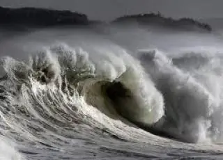 Alerta -Ondas podem passar dos 3 metros no litoral da Bahia nesta terça-feira(22)