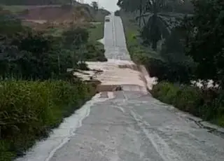 Alerta – Várias rodovias estão interditadas no extremo sul da Bahia por causa da chuva