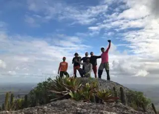 Alpinistas realizam mais uma aventura no Monte Pescoço