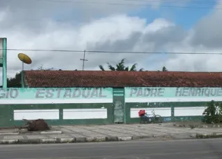 Aluna de 16 anos é agredida por colega em frente à escola após recusar pedido de namoro, na Bahia