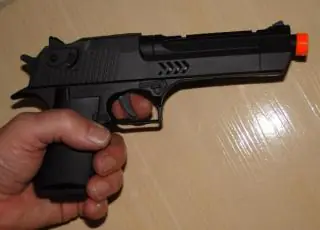 Aluno com pistola provoca pânico em correria em escola de Eunápolis