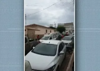 Aluno de 13 anos agride professora com facão dentro de escola na Bahia