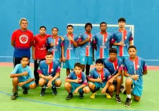 Alunos da Escola Municipal Afrânio Fernandes Cunha de Nova Viçosa triunfam no handebol em Teixeira de Freitas