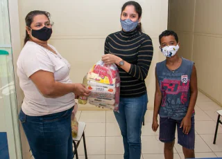 Alunos das escolas da rede Municipal recebem Kit de Merenda Escolar