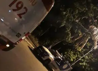 Ambulância do SAMU é interceptada por grupo armado e casal que estava no veículo é morto a tiros