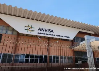 Anvisa proíbe comercialização de medicamentos e complemento alimentar