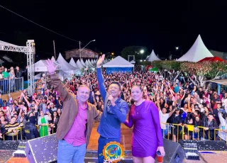 Apesar da chuva, Ciel Rodrigues atrai multidão para circuito da festa em Lajedão