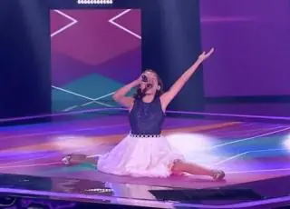 Aplaudida de pé- Cantora teixeirense de 11 anos emociona jurados no The Voice Kids da TV Globo