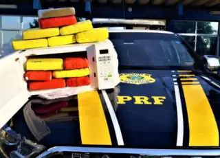 Após abordagem a ônibus, PRF encontra maconha e cocaína escondidos dentro de microondas
