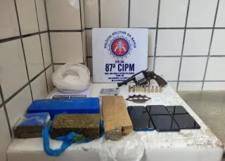 Após atirar em mulher e simular estar com refém, homens são presos  com arma e drogas  em Teixeira de Freitas