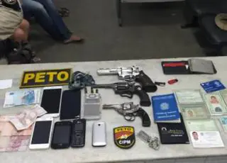 Após briga em bar, criminosos arrombam porta e atiram várias vezes contra desafeto em Itamaraju.