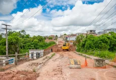 Após danos causados pelas chuvas, Prefeitura inicia obra de macrodrenagem na Avenida Padre Anchieta em Teixeira de Freitas