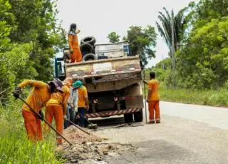 Após efeitos das fortes chuvas, Prefeitura de Mucuri realiza operação tapa-buracos na BA-698