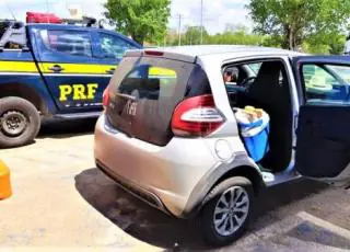 Após fuga na rodovia, PRF encontra quase 30 Kg de drogas dentro de carro alugado