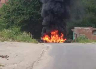 Após protesto de moradores, prefeitura faz manutenção em rua de acesso ao bairro Tancredo Neves