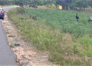 Após provocar acidente, motorista é flagrado dormindo em carro na BR-367