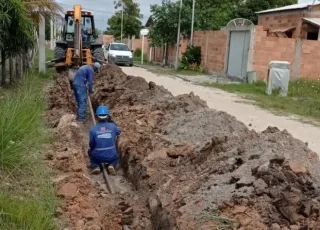 Após urbanização e luz elétrica, Prefeitura e EMBASA entregam sistema de abastecimento de água à população do bairro 1º de Maio em Mucuri