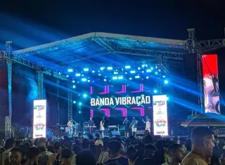 Arena Praia da Barra virou palco da genuína folia de Carnaval com três grandes atrações neste sábado em Mucuri