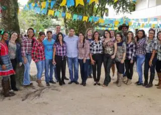 Arraiá do CAPS de Teixeira de Freitas reúne profissionais e usuários em clima de união e alegria