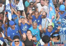 Arrastão Azul: Caminhada da Vitória reúne milhares de apoiadores de Gilvan e Carlão em Prado 