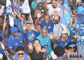 Arrastão Azul: Caminhada da Vitória reúne milhares de apoiadores de Gilvan e Carlão em Prado 