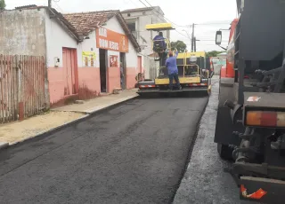 As obras de macrodrenagem e requalificação de ruas como preparativos do asfalto chegam às etapas finais em Mucuri