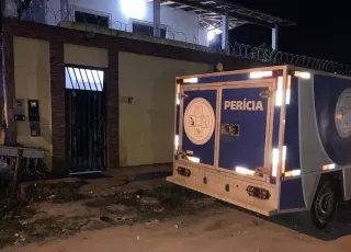 Assassinos chamam a vítima pelo nome antes de mata-lo em Teixeira de Freitas. Jovem foi morto a tiros e facadas