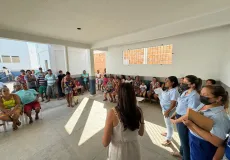 Assistência Social: Prefeitura de Medeiros Neto realiza mais um mutirão de entrega de kits para famílias no bairro Uldurico Pinto