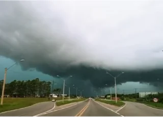 Assustador – Vídeo mostra nuvem de chuva que deixou Linhares alagada