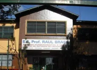 Atirador invade escola e atira contra alunos e funcionária em Suzano