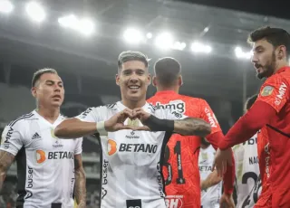 Atlético-MG vence Botafogo e lidera momentanemente o Brasileirão