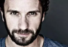 Ator de 'Grey's Anatomy' morre aos 46 anos em acidente de carro  