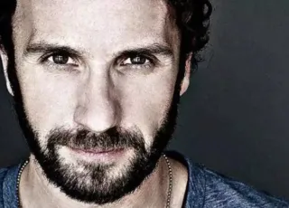 Ator de 'Grey's Anatomy' morre aos 46 anos em acidente de carro  