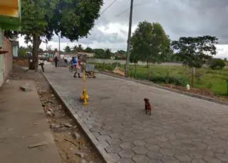 Áudio -Advogado do vice prefeito de Caravelas entra na justiça para barrar calçamento no bairro São Judas Tadeu