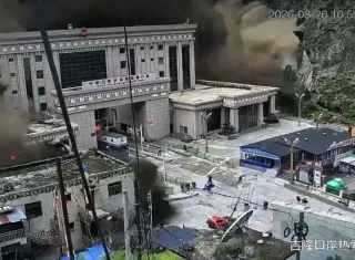 Avalanche provoca enchentes devastadoras no Nepal, deixa mortos e centenas de desaparecidos