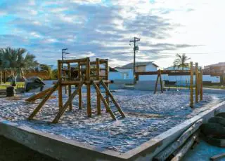 Avança obras na Praça do bairro Beira Rio, em Teixeira de Freitas