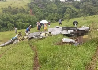 Avião cai em Minas Gerais e deixa sete mortos