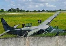 Avião da FAB sai da pista no Aeroporto de Porto Seguro; ninguém fica ferido