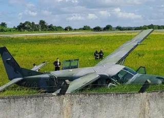 Avião da FAB sai da pista no Aeroporto de Porto Seguro; ninguém fica ferido
