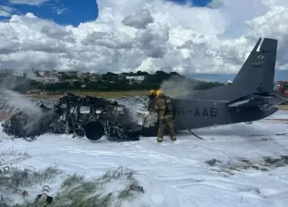 Avião da PF cai em BH; duas pessoas morreram 