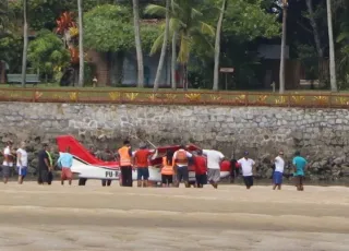 Avião de pequeno porte faz pouso forçado em Porto Seguro